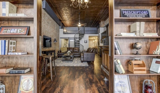 Lincoln’s Loft - Speakeasy Suite