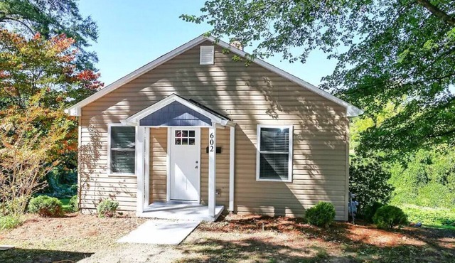 Lincolnton Downtown Cottage: w/private backyard