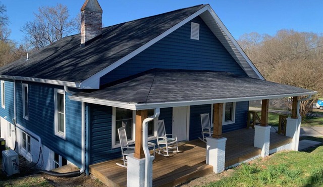 Lincolnton Rail Trail Downtown Family Home | Newly Renovated Walk to Main Street and Splash Park!