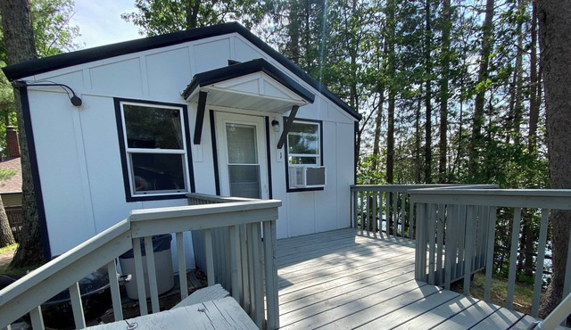 Lincolnwood Resort Cabin 1