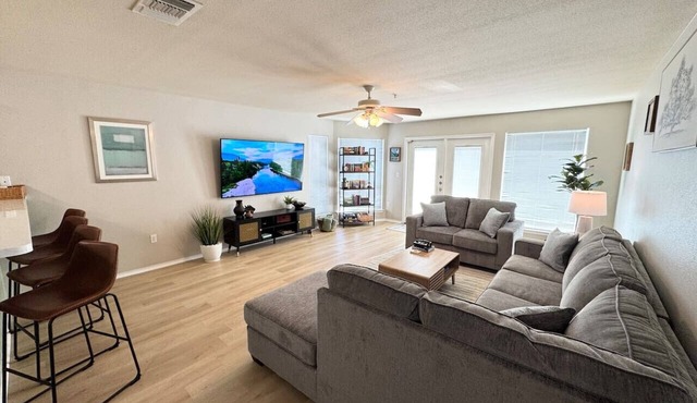 Linda's Haus | Newly Remodeled | Riverfront