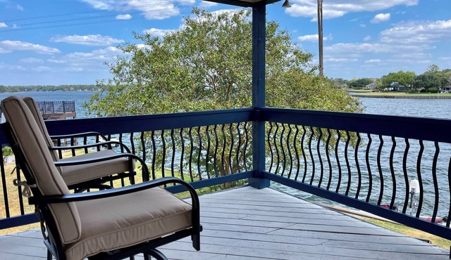 Linda's Lake House Waterfront on Lake Conroe