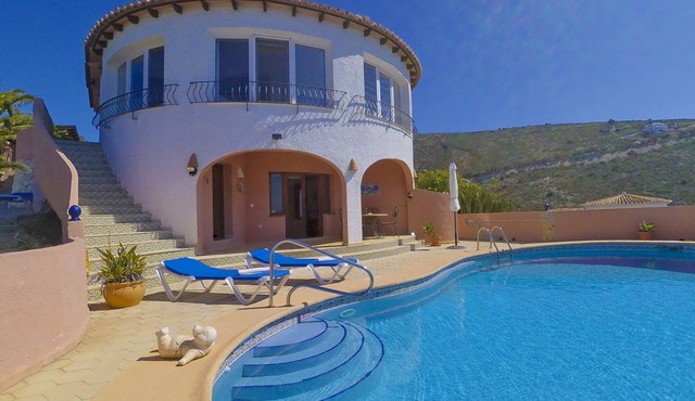 Linda Vista - sea view, family friendly, chill-zone, WIFI included