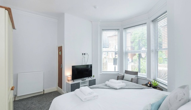 Linden Grove 1 - Fresh and Modern 1 Bed apartment