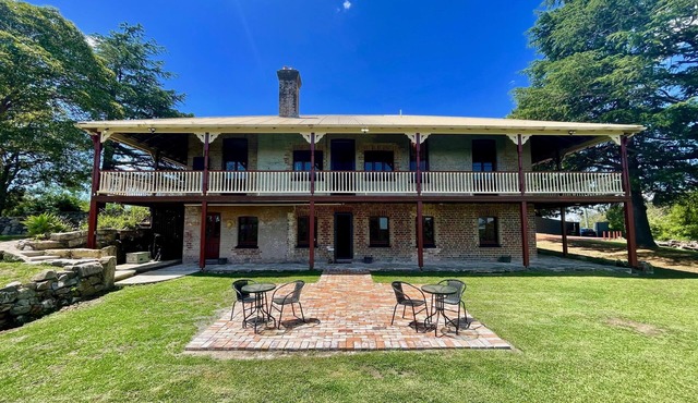 Linden Lodge - Historic 1870's Lodge, 6 Bedrooms, Large Groups, Pizza Oven, BBQ, Pets, Views