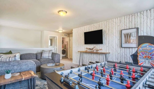 Lindenmere Estate! Chic Villa w Game Loft & BBQ