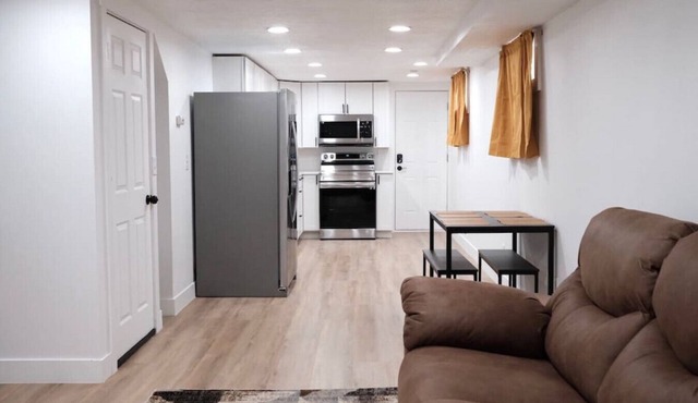 Lindon House · Enjoy Mountain View 4 seasons Basement Apt