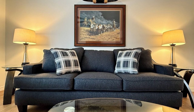 Lindsay’s Landing III: Stylish 3 Bedroom, 2.5 Bathroom Home Near Marion & Wabash