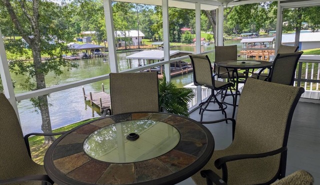 Lindsey's Lakeside Hideaway with hot tub & fire pit!
