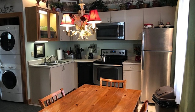 Lindsey’s Cottage-1.3Mi to Dreams Park!2bdSleeps6