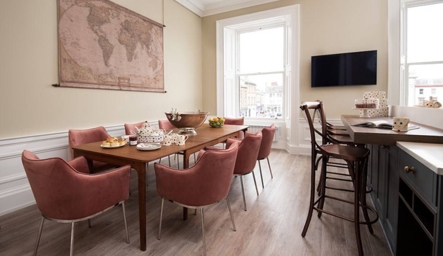 LINEN HOUSE - A sophisticated Grade II listed townhouse apartment