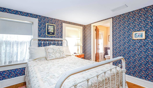 Linen&Stone Inn Unit 1, Charming, Historic, 1.5 Blocks to Main St.