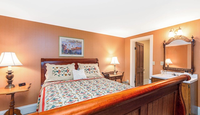 Linen&Stone Inn Unit 3, Charming, Historic, 1.5 Blocks to Main St.