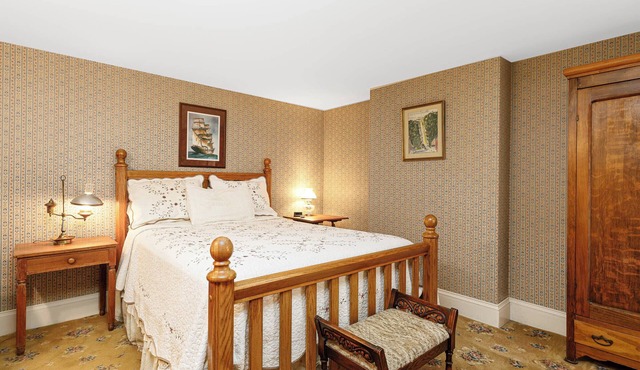 Linen&Stone Inn Unit 4, Charming, Historic, 1.5 Blocks to Main St.