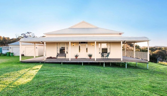 Linen, WiFi, Family Homestead, Wood Fireplace, River, Deck