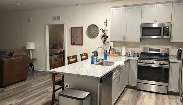 *LINENS INCLUDED!* First Floor Condo with Community Pool & Bayviews