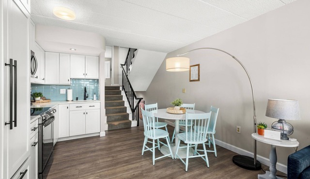 LINENS INCLUDED! UPDATED! DOWNTOWN!