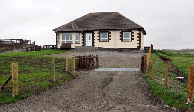 LINGEIGH, pet friendly in Daliburgh, Isle Of South Uist