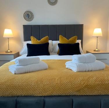 Lingfield House - Spacious 3 Bed Home From Home in Burton