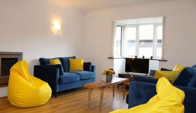 Lingwood Park Villa by MT Property