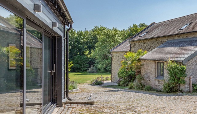 LINHAM BARN, pet friendly, luxury holiday cottage in Kingsbridge
