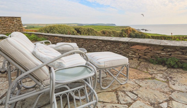 LINKS COTTAGE, family friendly, with open fire in Thurlestone