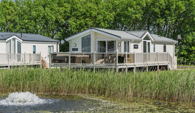 LINKS LODGE, pet friendly, country holiday cottage in Flookburgh