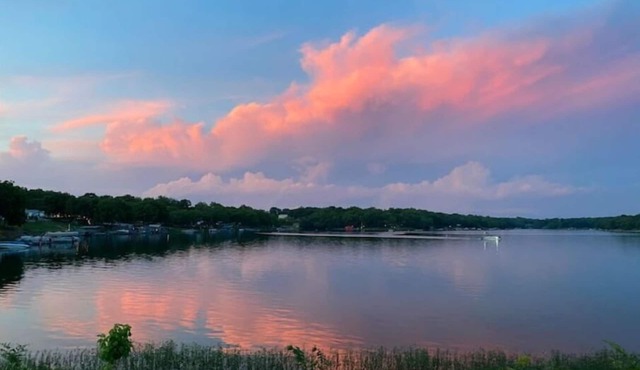 Linn Valley Lake House -Lakes, Golf, Pool, Fishing