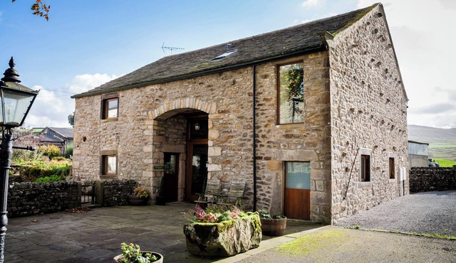LINTON LAITHE, pet friendly, character holiday cottage in Threshfield
