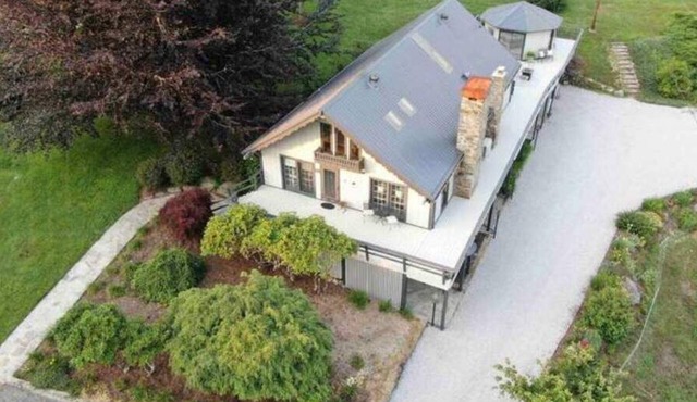 LINVILLE 4 BR 3 BA Château Mountain Home on Wedding Venue,10 Acre Farm,Hot Tub