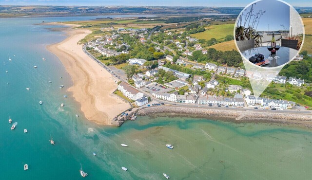 Linwood - Four Bedroom House, Sleeps 8