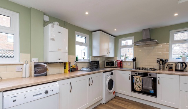 Lion House - Designer 4 Bed Urban Oasis Townhouse