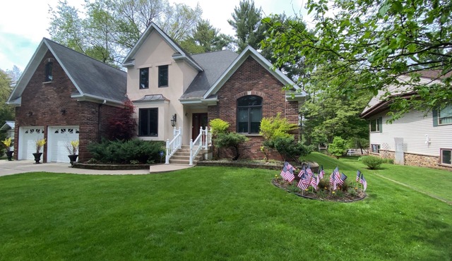 Lion on Dake Lake—Chain O' Lakes—Waterfront