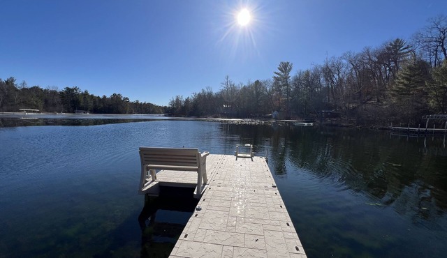 Lion on Otter Lake/Chain O' Lakes Waupaca/Waterfront/Pet Friendly/Private Pier