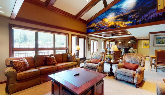 Lion Square Lodge South 750