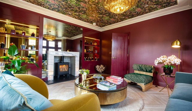 Liongate Lodge - sleeps 2 guests in 1 bedroom