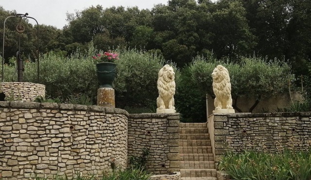 "Lions" furnished extension to main residence 4 places 5 if 2 less than 10 years old