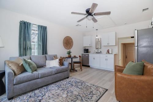 Lions Lair - 1 BR 1 BA Home Coffee Smrt TV Wifi