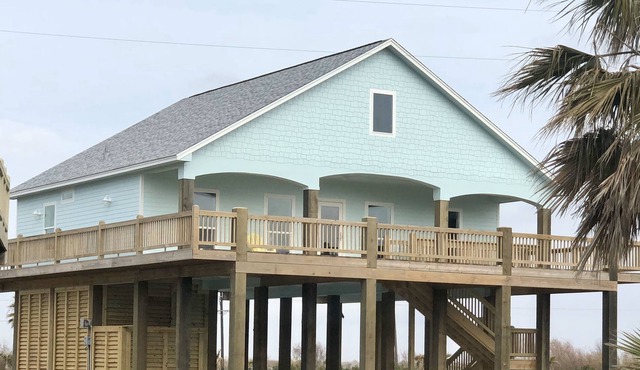 Lisa's Landing 3 Bedroom Home by RedAwning