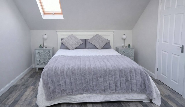 Lisburn - 1 Bedroom - sleeps 2 - Street parking