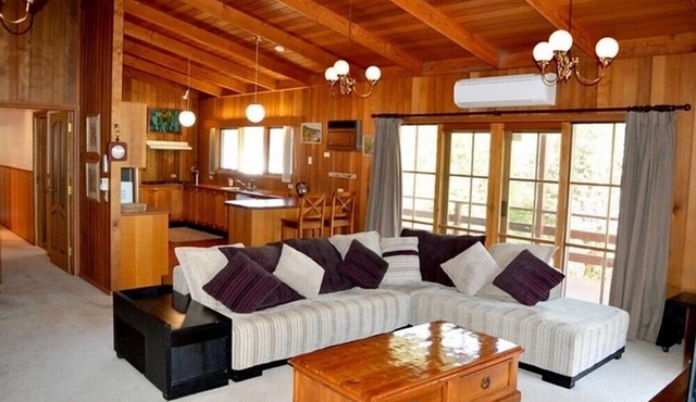 Lisieux | Country‑Style Family Retreat