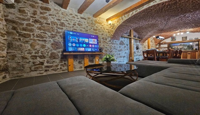 Lisko Vacation House - Five Bedroom Holiday Home with Private Pool