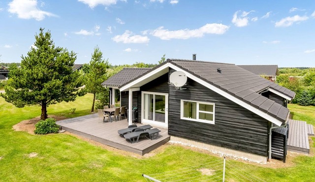 "Lissi" - 3.5km from the sea by Interhome