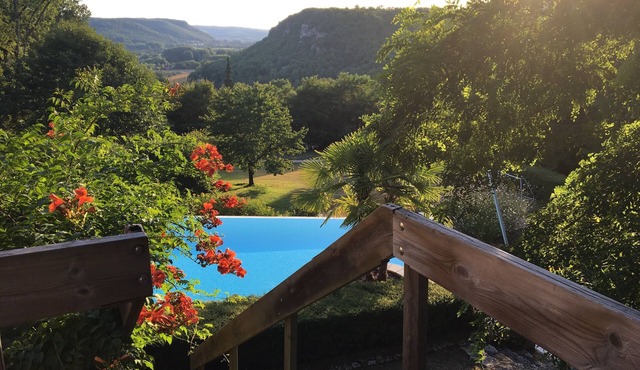 Listed architect-designed house with private SWIMMING POOL VALLEY VIEW