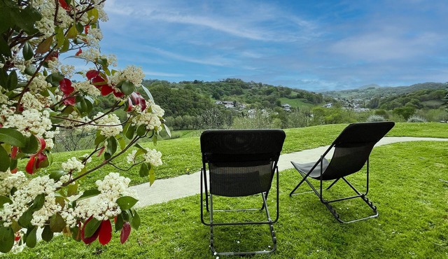 Listed gîte, tastefully decorated, sunny, panoramic view of the countryside