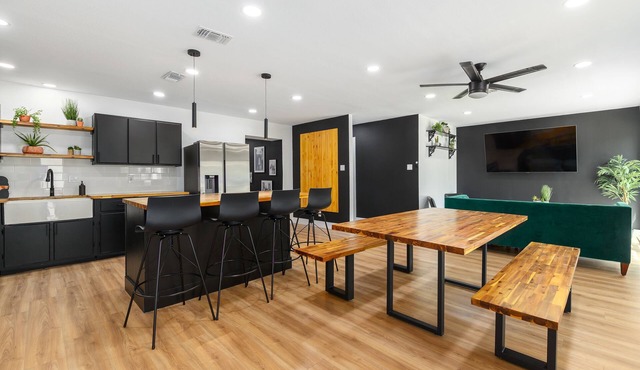 Listen Linda, 5 Bedroom Home Near Bishop Arts