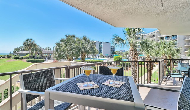 Litchfield Beach 3Bed/3Bath w Sleeper sofa Oceanfront Condo in Pawleys Island SC