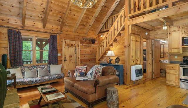 Literally on the river💦 Fish'n 🎣 Beach 🏖️ Kayaking 🛶 Fire Pit🔥Swimming Hole