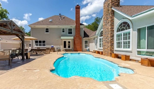 Lithonia 4BR w/Private Pool & Hot Tub