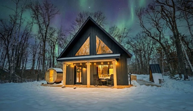 Little Agate. Cabin in woods. Sauna/Wood fireplace/Pets ok.